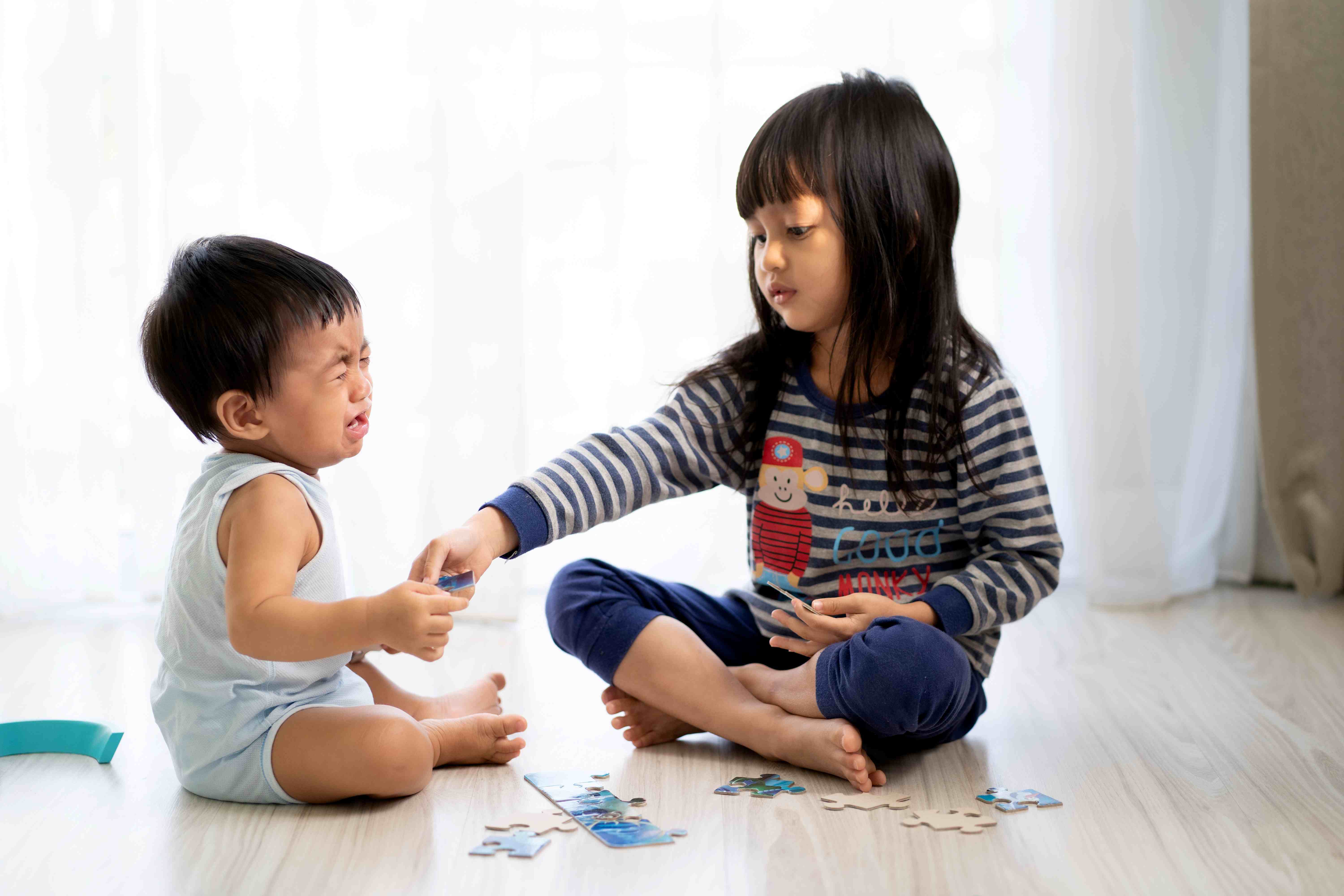 siblings fighting for toys